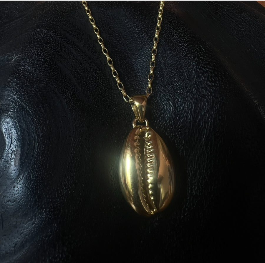 Cowrie divine pendant gold plated
