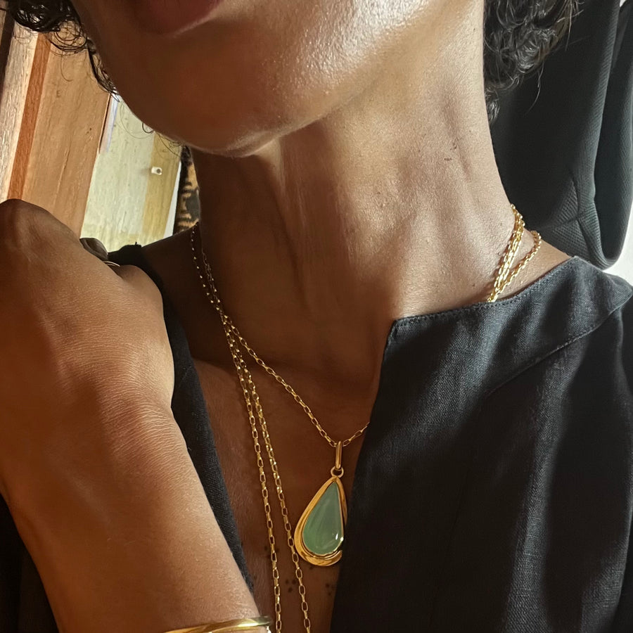 I see in green Chrysoprase Gold plated