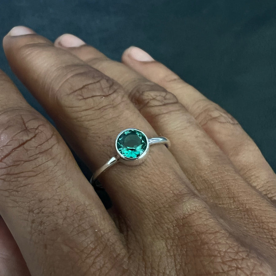 No ordinary love green quartz round brilliant cut